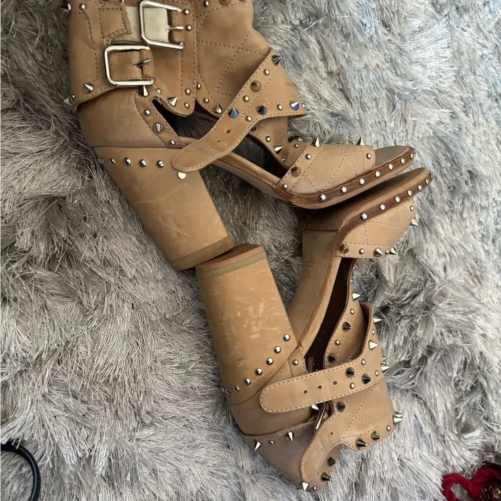 Laurence Dacade liquidation sale